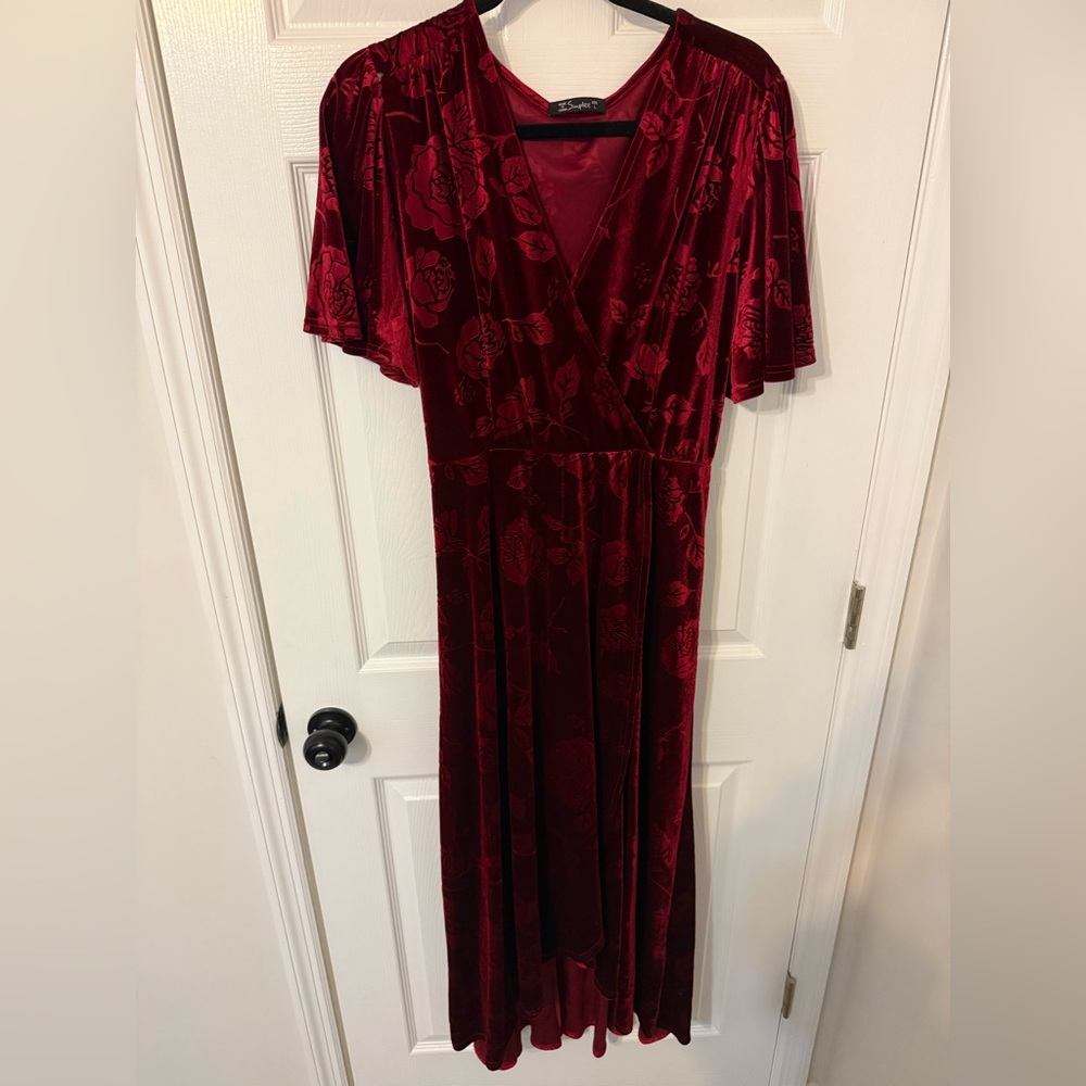 Elegant Red Midi Wrap Dress - Picture 2 of 4